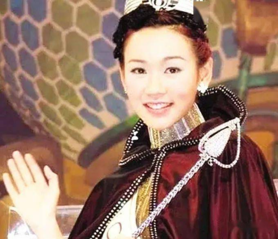 43歲港姐自曝在內地過年，找麥長青做導遊，喊話粉絲去廣州找她