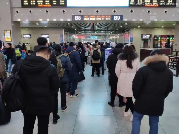 走路的時候如何不碰到別人是一門深奧的學科