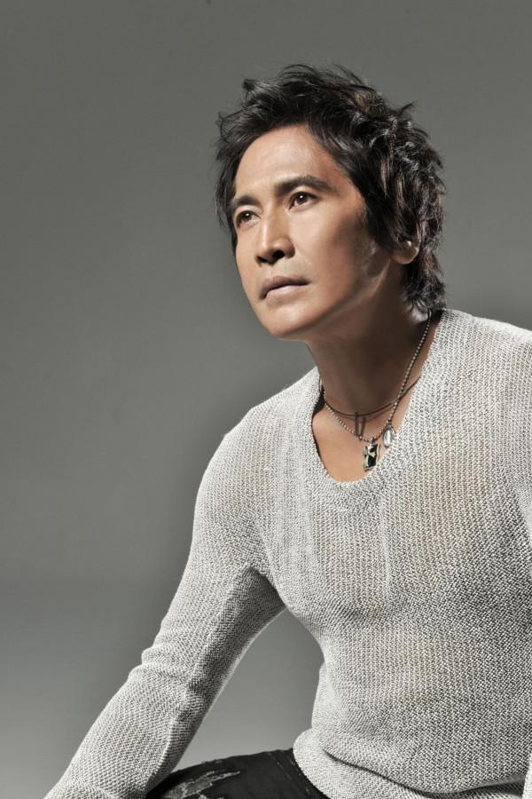 “四川女婿”齊秦：50歲娶小妻子，因為一個人愛上一個省