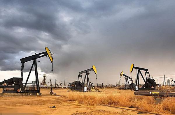 前江西首富欠下700億，套現61億帶女星出逃，父親受打擊因病去世