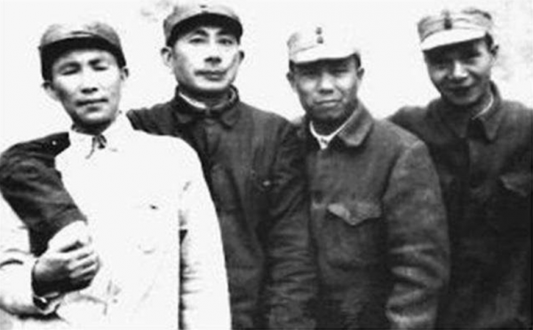 他是八旗子弟，後來加入紅軍，彭德懷對他很欣賞，毛主席教他剿匪