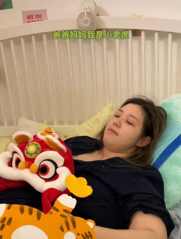 180斤網紅懷孕又胎停！痛哭到雙眼紅腫，孕期跨年夜被丈夫扔路邊