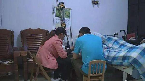 女子帶前夫改嫁16年，住在同一屋簷下，兩任丈夫成好兄弟