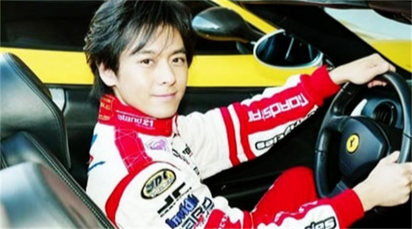 5位“賽車手”明星，林志穎一直活躍賽車圈，韓寒的成就無人能及