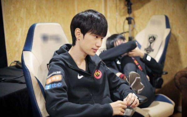 職業選手有哪些習慣？Faker切屏，Doinb記時間