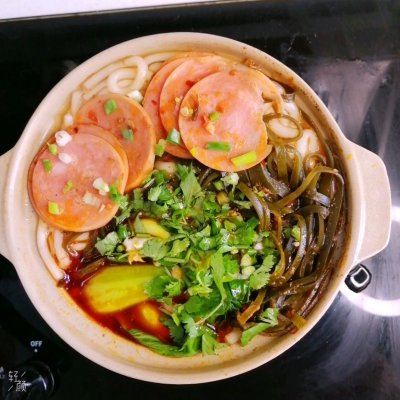 霜降到,來一鍋熱乎美味的砂鍋土豆粉,一口就能趕走深秋的寒冷 霜降到,來一鍋熱乎美味的砂鍋土豆粉,一口就能趕走深秋的寒冷