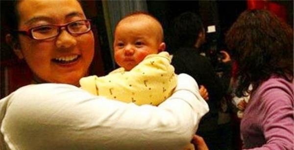 中國首例試管嬰兒鄭萌珠,31年後,在出生時的產房誕下一健康女嬰 中國首例試管嬰兒鄭萌珠,31年後,在出生時的產房誕下一健康女嬰