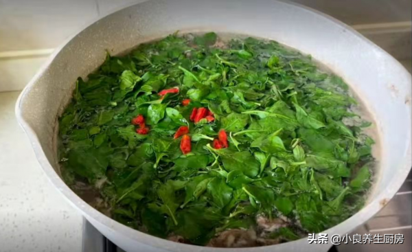 廣東人最愛喝這湯，簡單煮一鍋，補鈣補鐵營養高，不懂吃可惜了