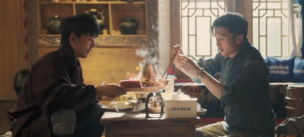 謝霆鋒回王菲豪宅被拍！穿一身黑衣打扮低調，複合7年感情穩定