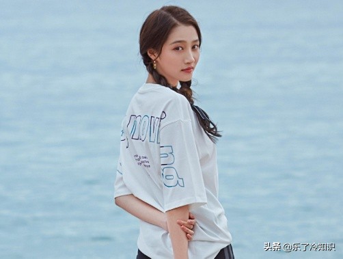 關曉彤“真人”長啥樣？素顏好漂亮，難怪鹿晗想娶回家