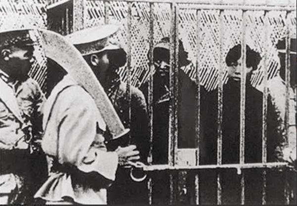 軍委書記不幸被捕,卻主動寫信獄長:千萬別放我走!獄長:快攆走 軍委書記不幸被捕,卻主動寫信獄長:千萬別放我走!獄長:快攆走