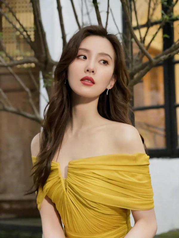 劉詩詩姿態真的感覺，精緻優雅，美出新高度