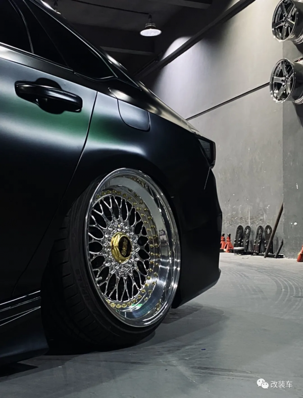 姿態風本田十代雅閣，自己踏進&quot;改裝坑&quot;還要拉兒子下水？