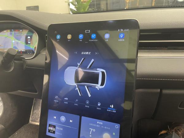 20多萬華為賽力斯SF5汽車實體店初體驗，能超越特斯拉？