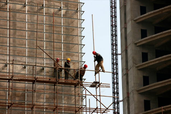 房價下跌引發連鎖反應，遭殃的除了開發商，6類人的損失也不小