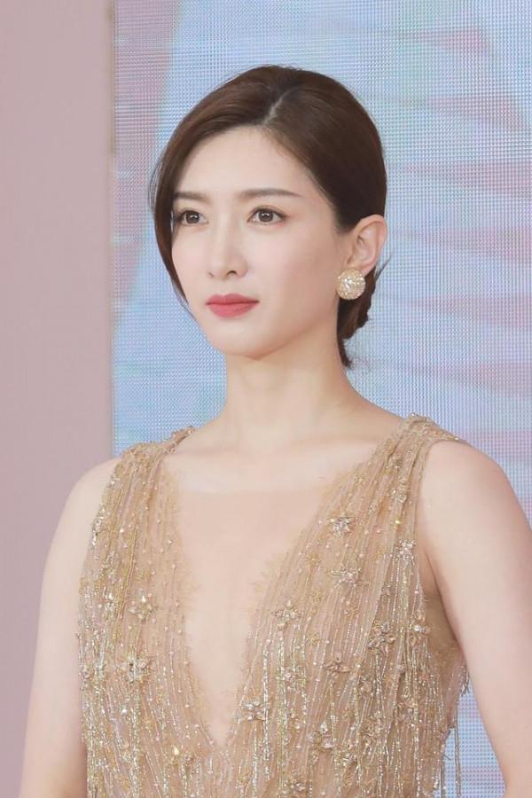 柳巖、景甜、江疏影這三位女星誰最白? 柳巖、景甜、江疏影這三位女星誰最白?