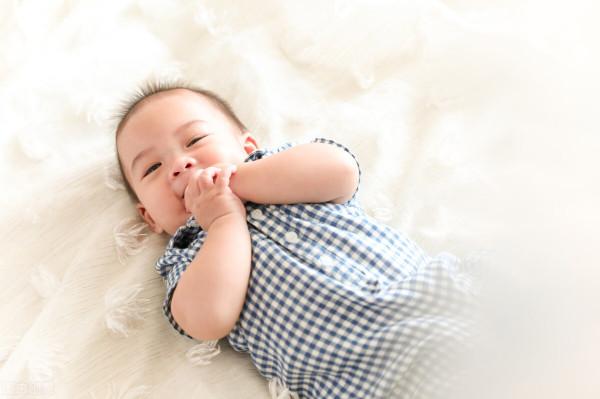 把孩子抱起來 把孩子抱起來