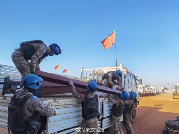 我赴馬裡維和工兵分隊執行修建埃及憲兵部隊彈藥庫任務