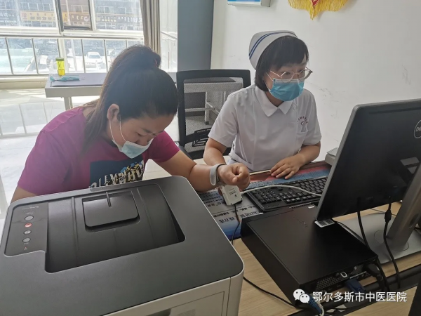 錦旗的故事 | 中醫特色治療為頸椎病患者健康護航