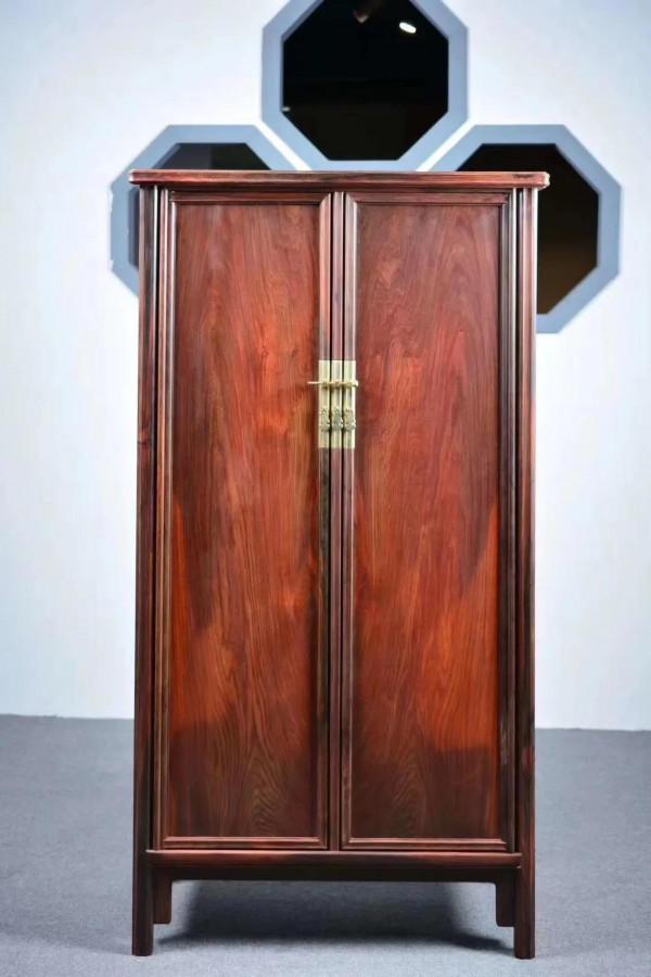 大紅酸枝凹槽瓜稜角萬曆櫃