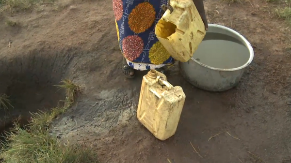 非洲人為何寧願天天喝黃泥水，甚至渴死都不打井？是因為懶嗎？