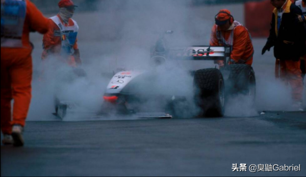 誰是F1最慘的倒黴蛋？細數首圈退賽次數最多的車手 萊科寧上榜