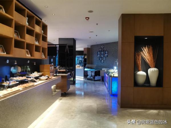 在北京入住第二家酒店自助餐廳裡的早餐