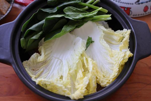 冬天別涮火鍋，試試部隊火鍋，有肉有菜有面條，好吃又暖和，超棒