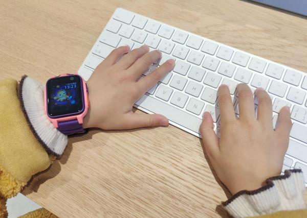 心手相連，只需要一塊帶關懷模式的兒童手錶，守望不下線