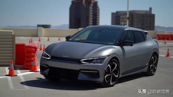 起亞EV6車型亮相，駕駛回顧，體驗速度與激情