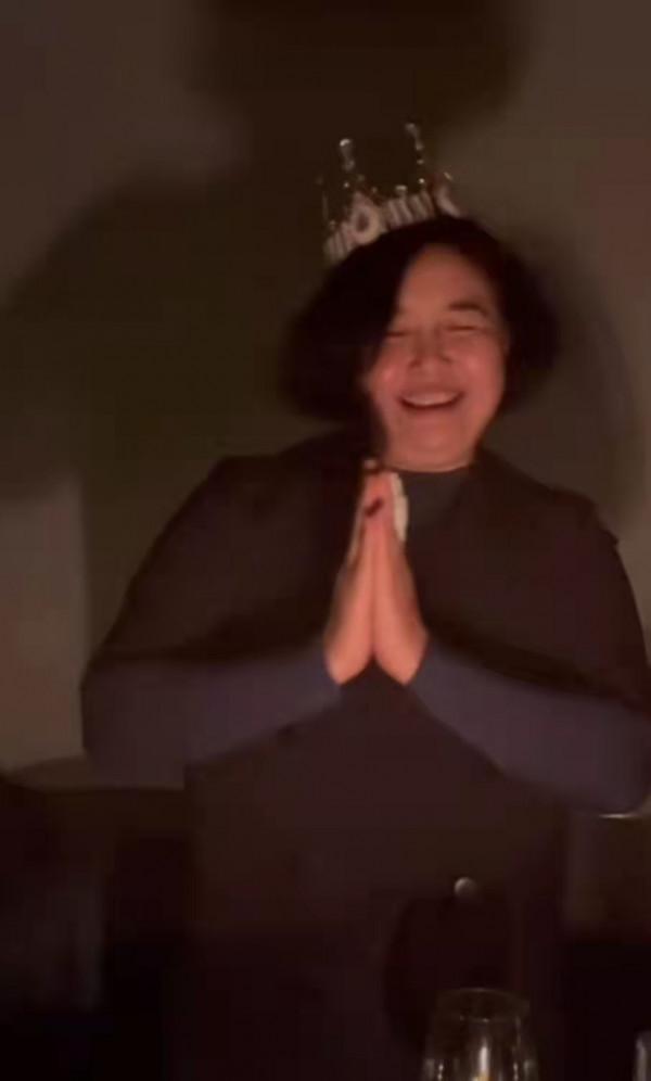 李亞鵬現身中戲90班聚！多年來堅持聚會感情深，同學近況各不相同