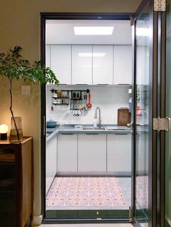 年輕人越來越喜歡“省錢裝修”,不弔頂+無主燈,骨子裡透著高階 年輕人越來越喜歡“省錢裝修”,不弔頂+無主燈,骨子裡透著高階