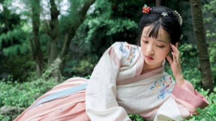 沒有鞭炮聲，沒有宴請賓客，甚至連個喜字也沒貼，翠玉就成了小妾