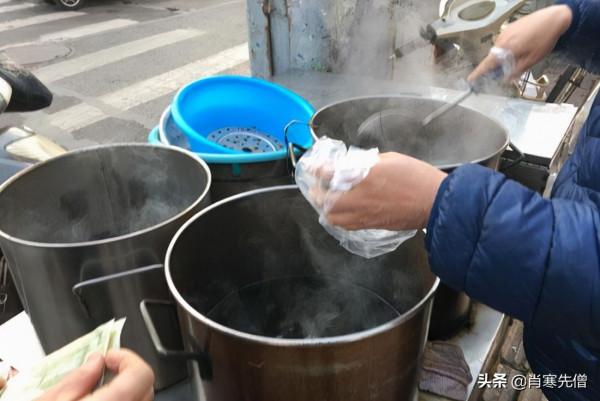 我，賣了34年茶葉蛋，供三個女兒上大學，今年61歲把手藝傳給女婿