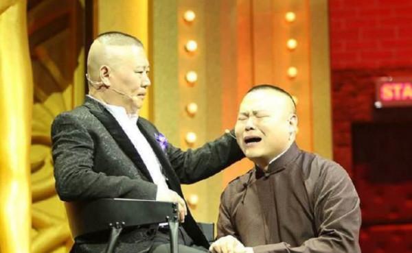 德雲社郭德綱愛徒岳雲鵬，再次被《人民日報》點名，是因為什麼？