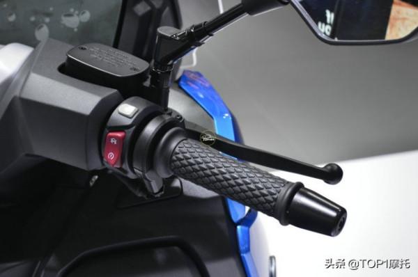 重慶摩博會回顧丨隆鑫350T大踏板亮相 濃濃的“寶馬血統”