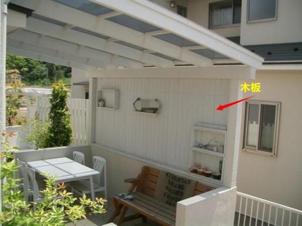 早該想到，當初給院子搭遮陽棚，四周也要封了，摺疊收縮如陽光房