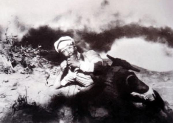 朝鮮戰場一等功臣金珍彪，單人殺敵165人，為何回國後背叛死刑？