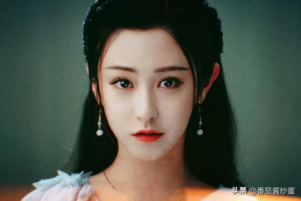 于小彤朱聖禕《冰火鳳》開播，男主眼線齣戲，女主顏值普通