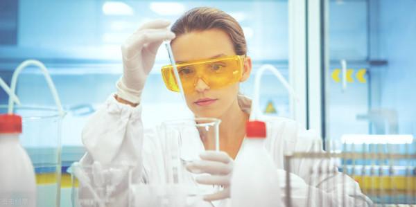 《我不是藥神》裡“傾家蕩產”的抗癌藥，現在每片只用9.8元？