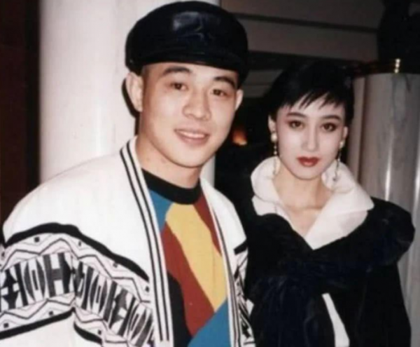 李連杰86歲岳父罕露面,五官跟利智太相似,低調演戲不提女兒女婿 李連杰86歲岳父罕露面,五官跟利智太相似,低調演戲不提女兒女婿