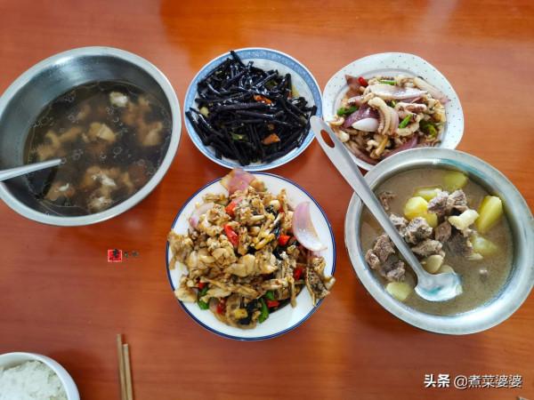 雲南媳婦給老媽做的生日餐，3菜2湯特別香，老媽看完卻嫌太寒酸