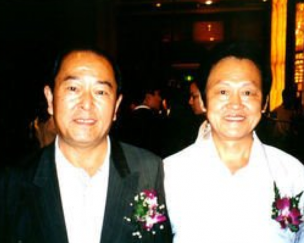 賀麓成與母親賀怡離別14年，相見不相識，為兒女改姓紀念毛主席