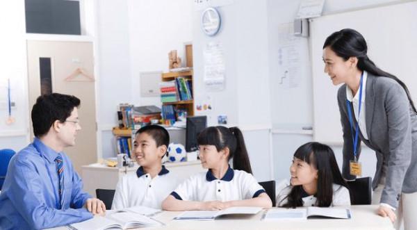 寶媽總給娃買快過期的牛奶引發同事吐槽:窮養之下,孩子會自卑 寶媽總給娃買快過期的牛奶引發同事吐槽:窮養之下,孩子會自卑