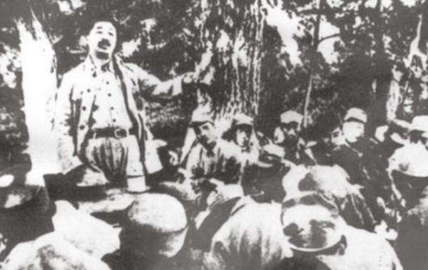 八路一個團打退了日軍,戰士們都很高興,師長卻說:其中有鬼 八路一個團打退了日軍,戰士們都很高興,師長卻說:其中有鬼