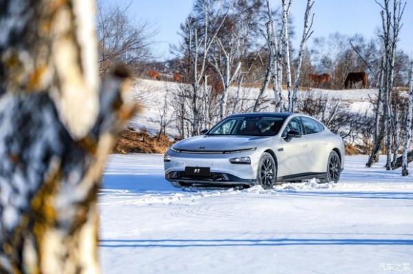 就想在雪地上撒點野