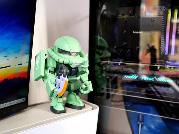 1.2m小桌子能放點啥?分享桌上好物,和一臺輕度RGB主機 1.2m小桌子能放點啥?分享桌上好物,和一臺輕度RGB主機