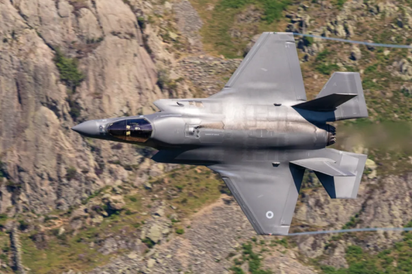 韓國F-5墜毀現場畫面曝光,飛行員遺體留在飛機內丨圖說軍事 韓國F-5墜毀現場畫面曝光,飛行員遺體留在飛機內丨圖說軍事