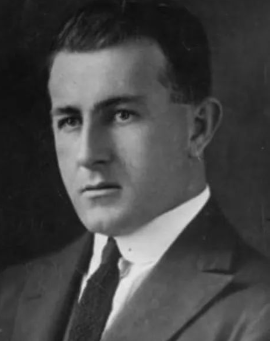 1935年拳擊手離奇失蹤，18天后，他的一隻手臂竟然在水族館出現