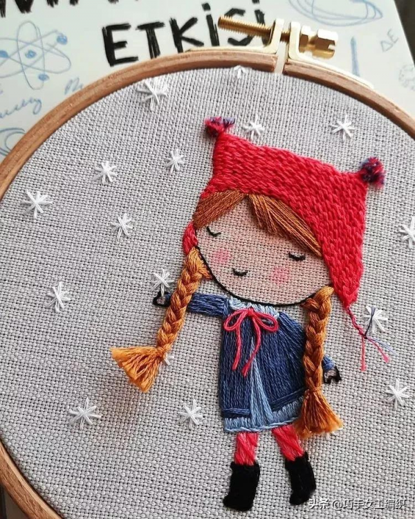 像真發一樣可以編的髮型都能繡出來，如此立體的繡法怎麼能錯過